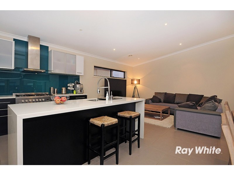 8 Honeybark Crescent, Lyndhurst VIC 3975