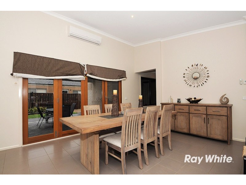 8 Honeybark Crescent, Lyndhurst VIC 3975