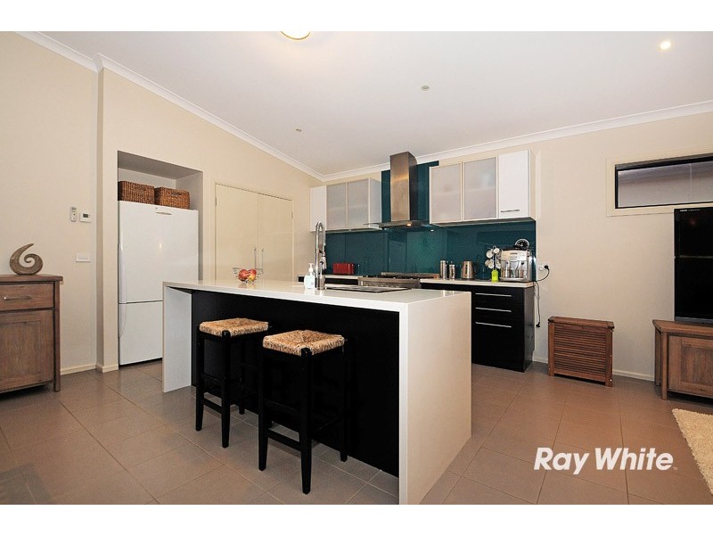 8 Honeybark Crescent, Lyndhurst VIC 3975