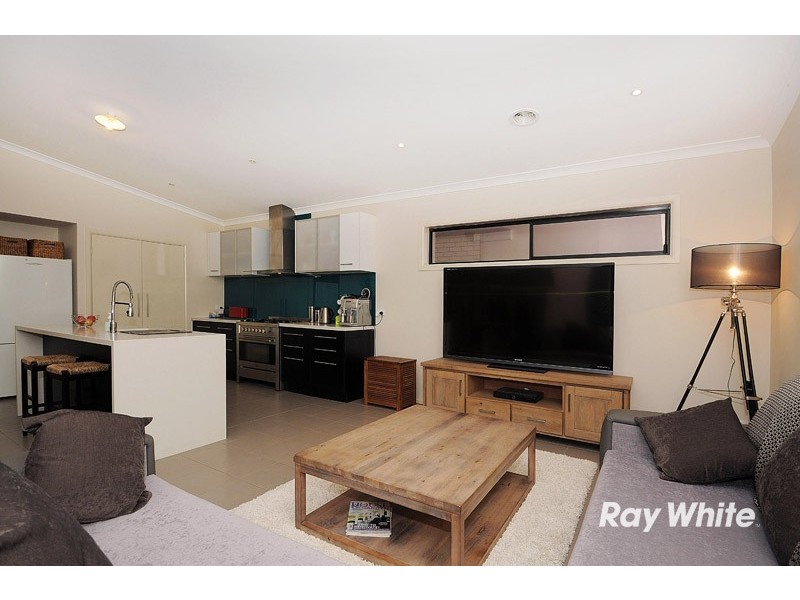 8 Honeybark Crescent, Lyndhurst VIC 3975