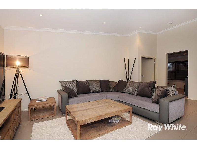 8 Honeybark Crescent, Lyndhurst VIC 3975