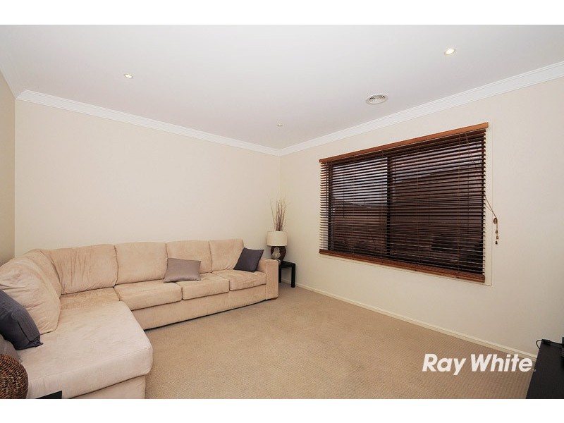 8 Honeybark Crescent, Lyndhurst VIC 3975