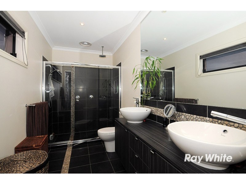 8 Honeybark Crescent, Lyndhurst VIC 3975