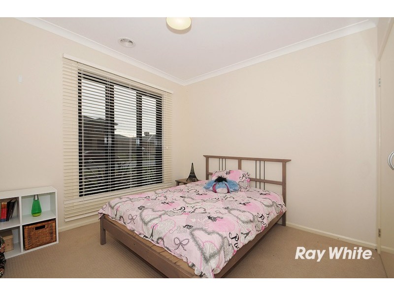 8 Honeybark Crescent, Lyndhurst VIC 3975