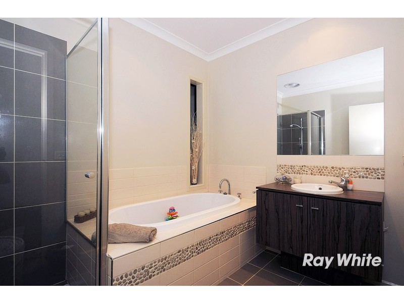 8 Honeybark Crescent, Lyndhurst VIC 3975