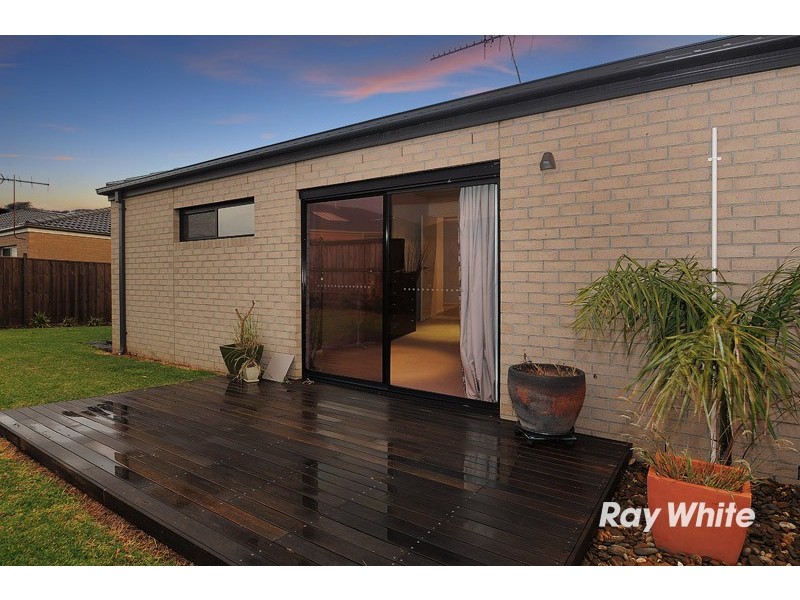 8 Honeybark Crescent, Lyndhurst VIC 3975