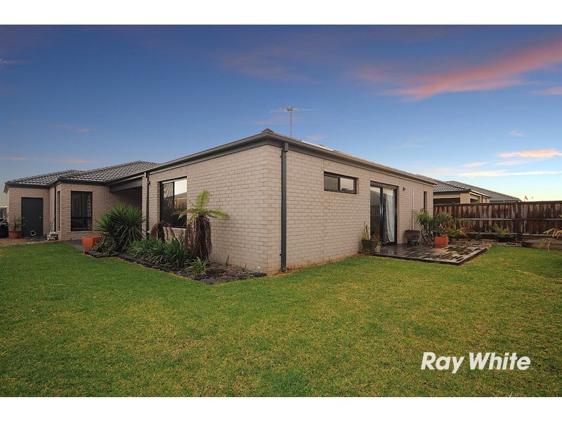 8 Honeybark Crescent, Lyndhurst VIC 3975