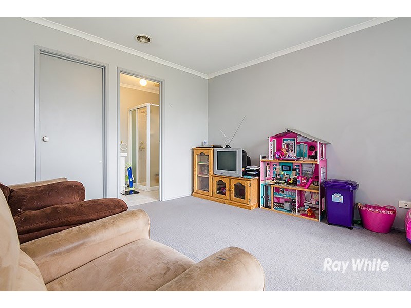 4 Greenmantle Close, Cranbourne West VIC 3977