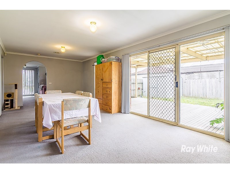 4 Greenmantle Close, Cranbourne West VIC 3977