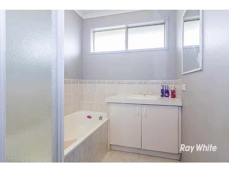 4 Greenmantle Close, Cranbourne West VIC 3977