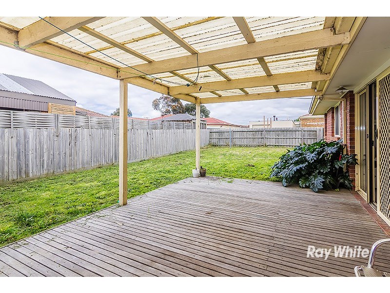 4 Greenmantle Close, Cranbourne West VIC 3977