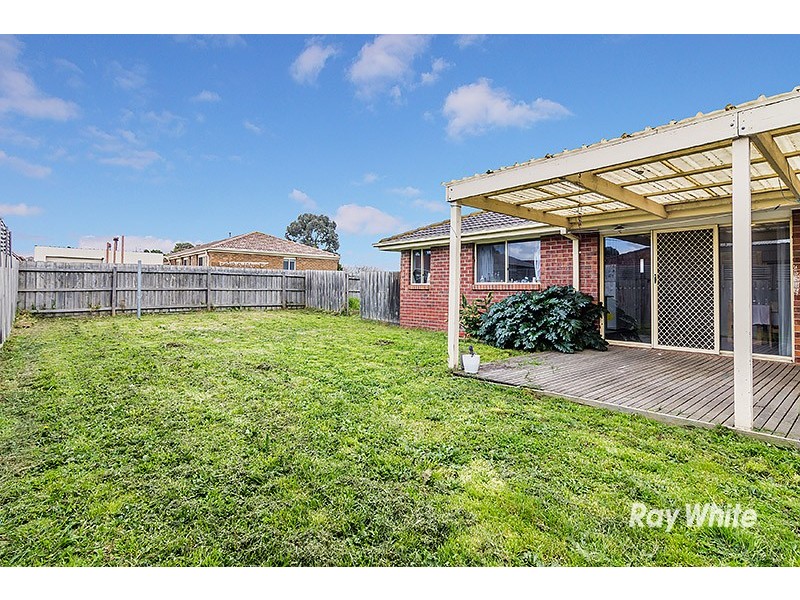 4 Greenmantle Close, Cranbourne West VIC 3977