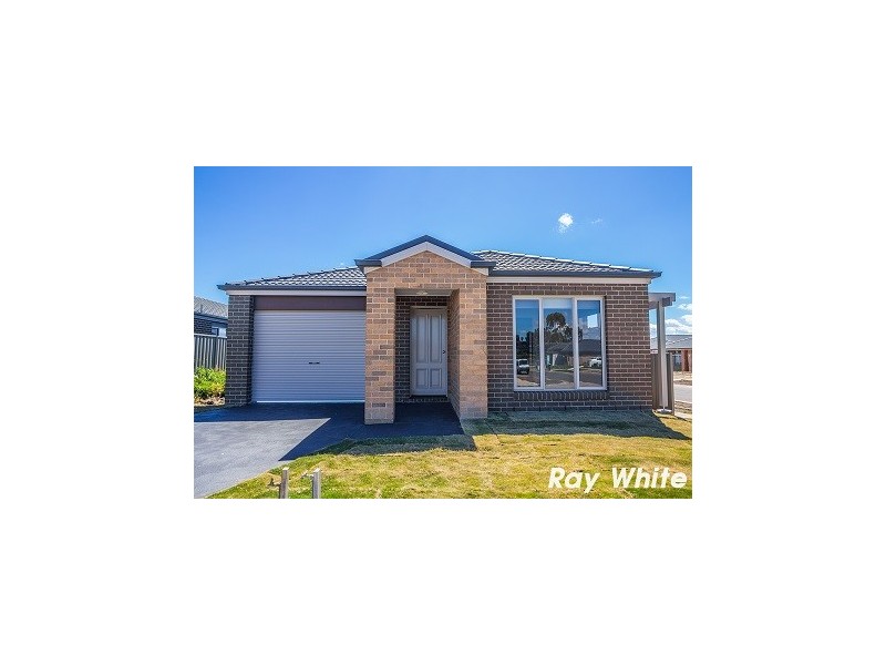 2 Wagner Close, Cranbourne East VIC 3977