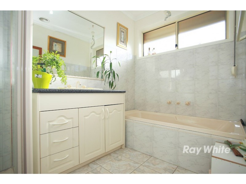 1 Suaad Court, Cranbourne West VIC 3977