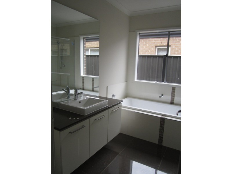 9 Haflinger Avenue, Clyde North VIC 3978