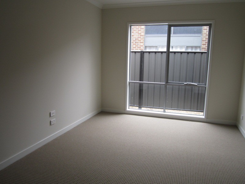 9 Haflinger Avenue, Clyde North VIC 3978