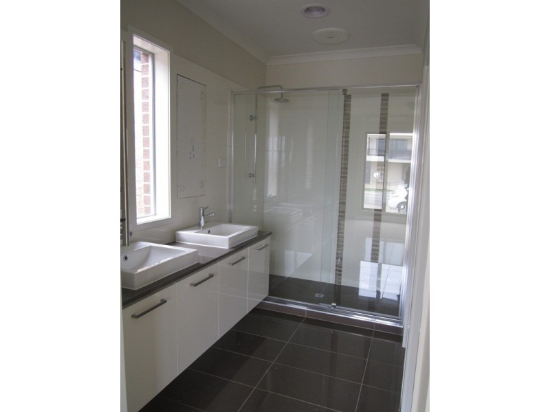 9 Haflinger Avenue, Clyde North VIC 3978