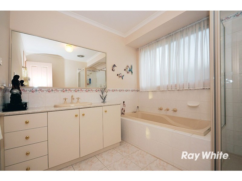 64 Jerilderie Drive, Berwick VIC 3806