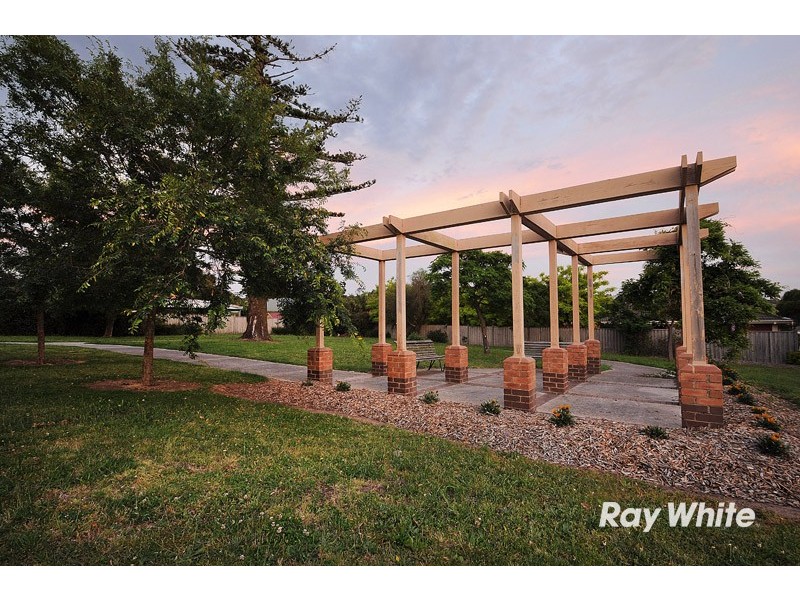 64 Jerilderie Drive, Berwick VIC 3806