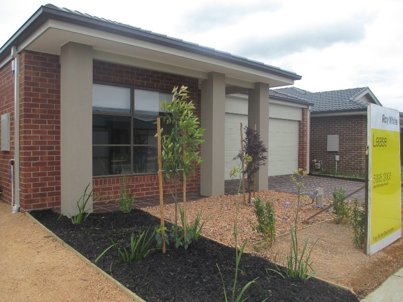 5 Morphetville Road, Clyde North VIC 3978