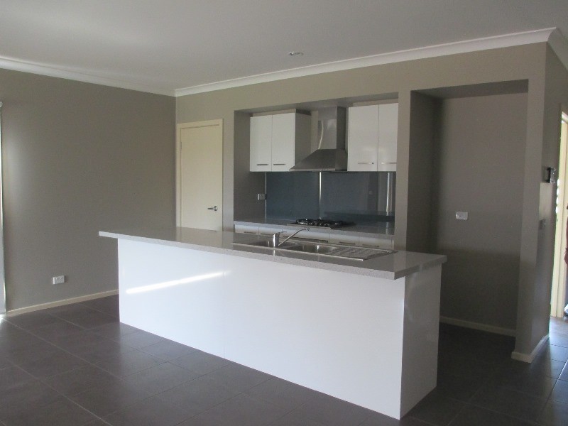 5 Morphetville Road, Clyde North VIC 3978