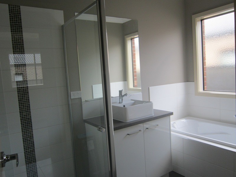 5 Morphetville Road, Clyde North VIC 3978