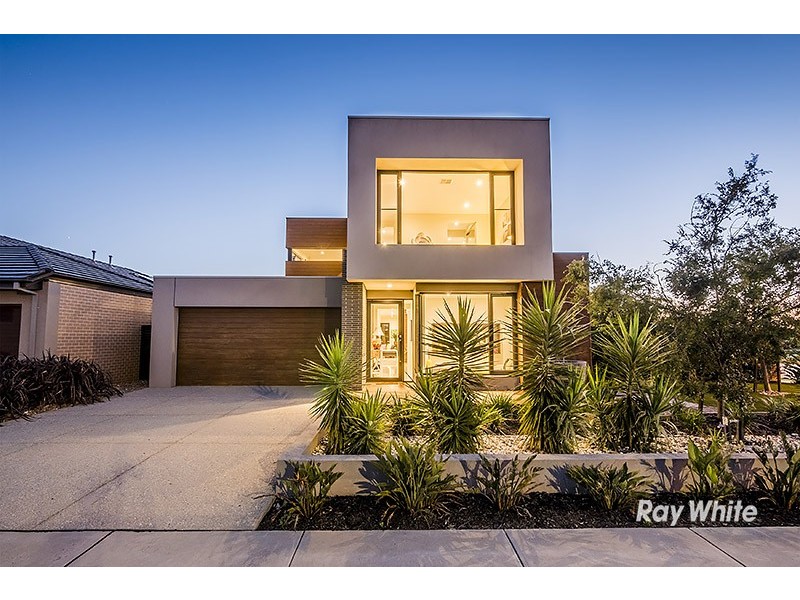 29 Flowerbloom Crescent, Clyde North VIC 3978