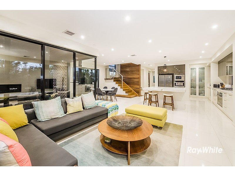 29 Flowerbloom Crescent, Clyde North VIC 3978