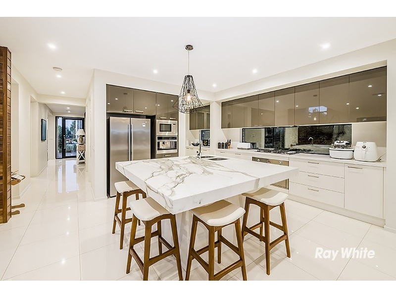 29 Flowerbloom Crescent, Clyde North VIC 3978