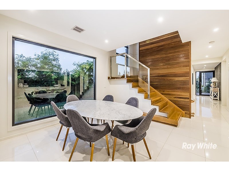 29 Flowerbloom Crescent, Clyde North VIC 3978