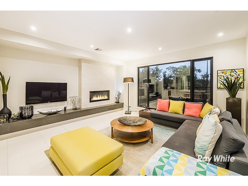 29 Flowerbloom Crescent, Clyde North VIC 3978