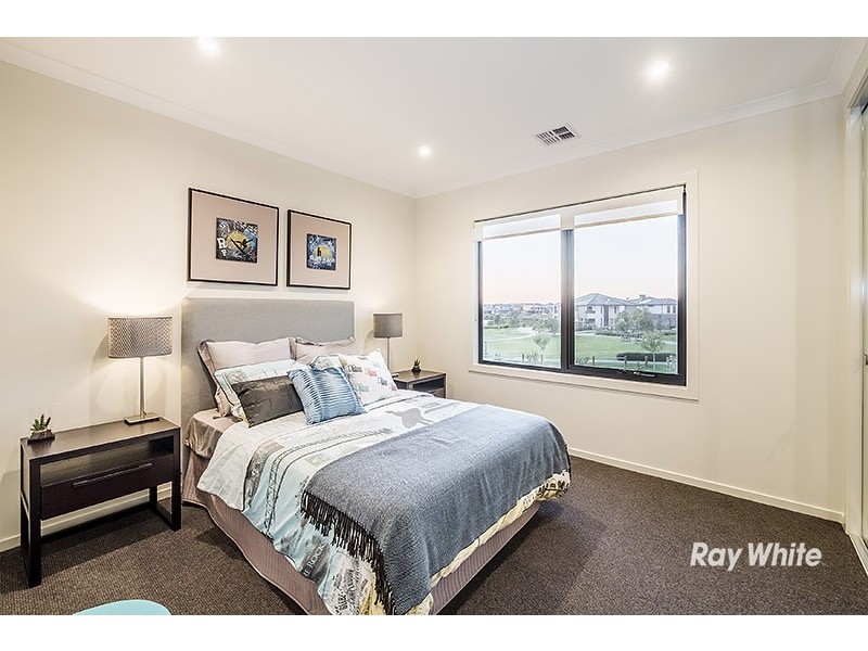 29 Flowerbloom Crescent, Clyde North VIC 3978