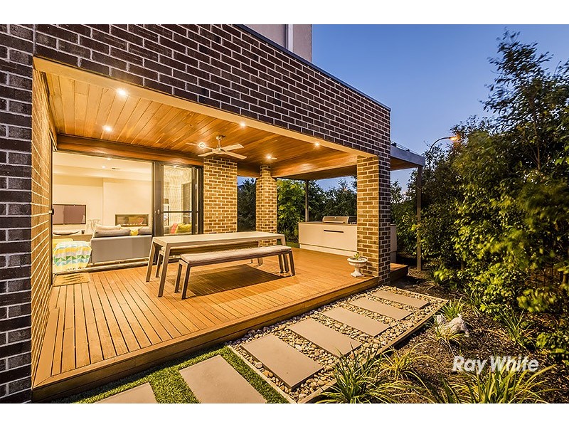 29 Flowerbloom Crescent, Clyde North VIC 3978