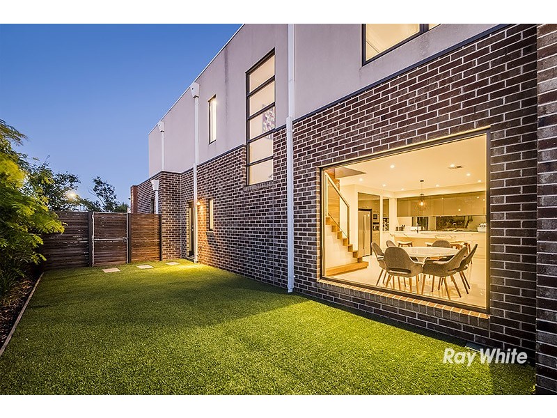 29 Flowerbloom Crescent, Clyde North VIC 3978