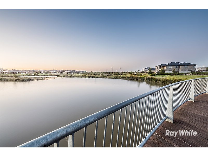 29 Flowerbloom Crescent, Clyde North VIC 3978