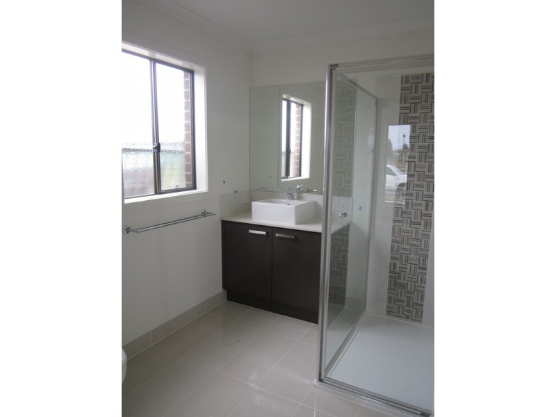 92 Linsell Boulevard, Cranbourne East VIC 3977