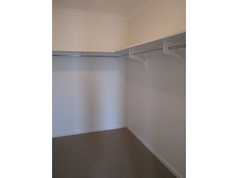 92 Linsell Boulevard, Cranbourne East VIC 3977