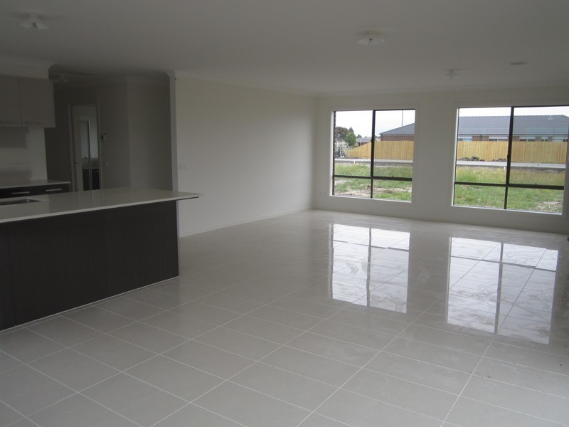 92 Linsell Boulevard, Cranbourne East VIC 3977