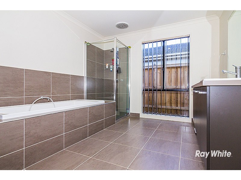 28 Stanford Street, Cranbourne West VIC 3977