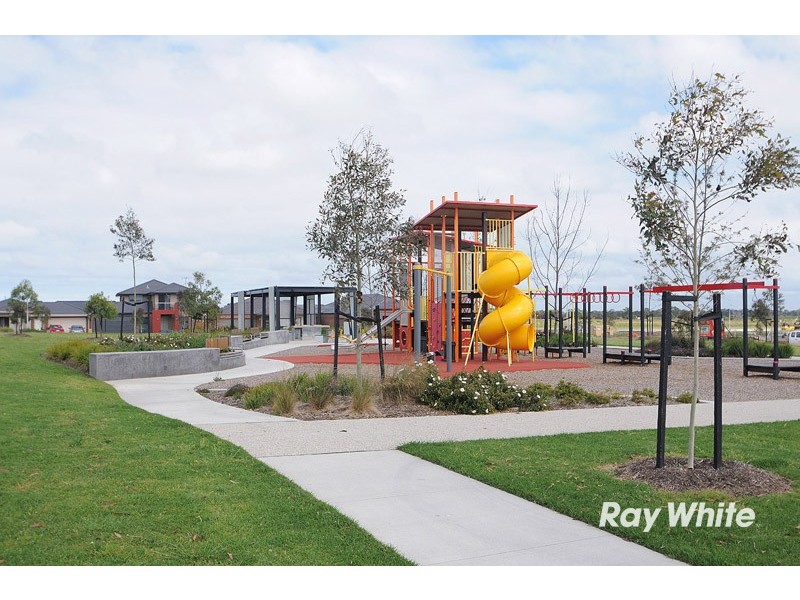 28 Stanford Street, Cranbourne West VIC 3977