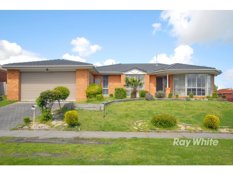 18 Hamilton Drive, Cranbourne North VIC 3977