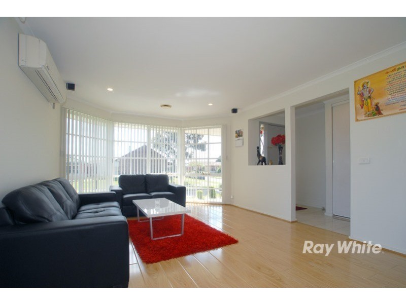 18 Hamilton Drive, Cranbourne North VIC 3977