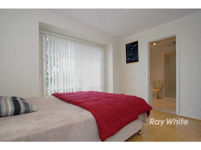 18 Hamilton Drive, Cranbourne North VIC 3977