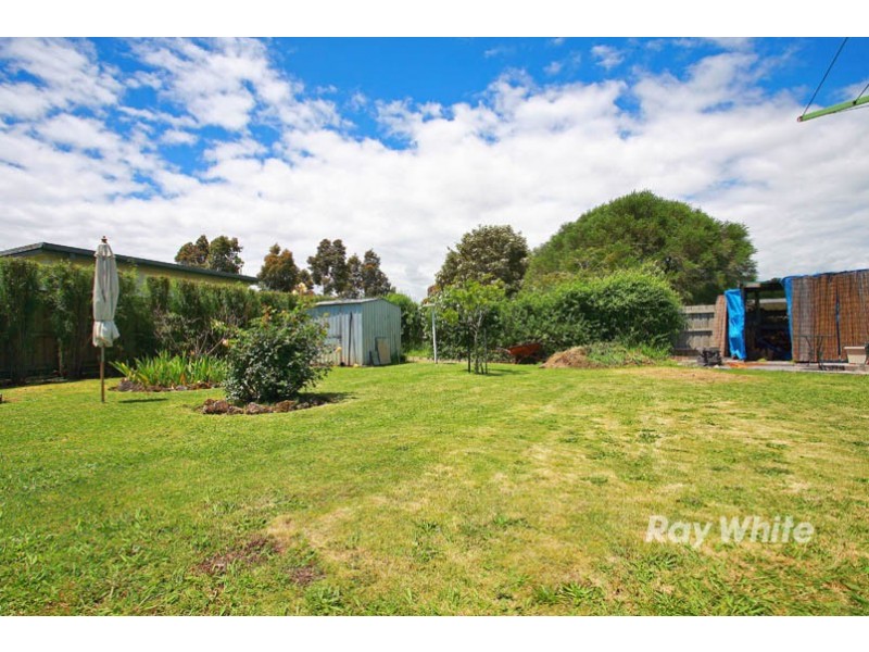 2 Gray Street, Cranbourne North VIC 3977