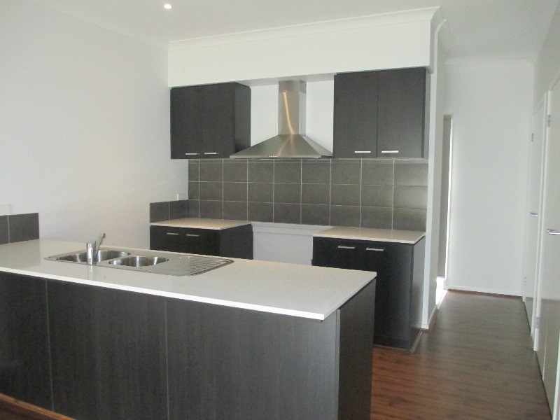 10 Barwon Street, Clyde North VIC 3978