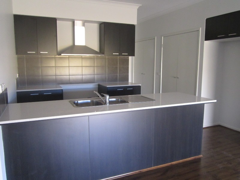 10 Barwon Street, Clyde North VIC 3978