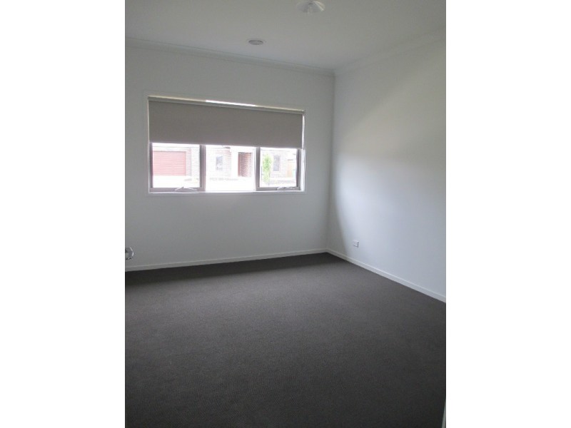 10 Barwon Street, Clyde North VIC 3978