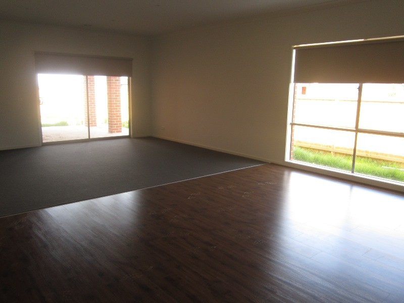 10 Barwon Street, Clyde North VIC 3978