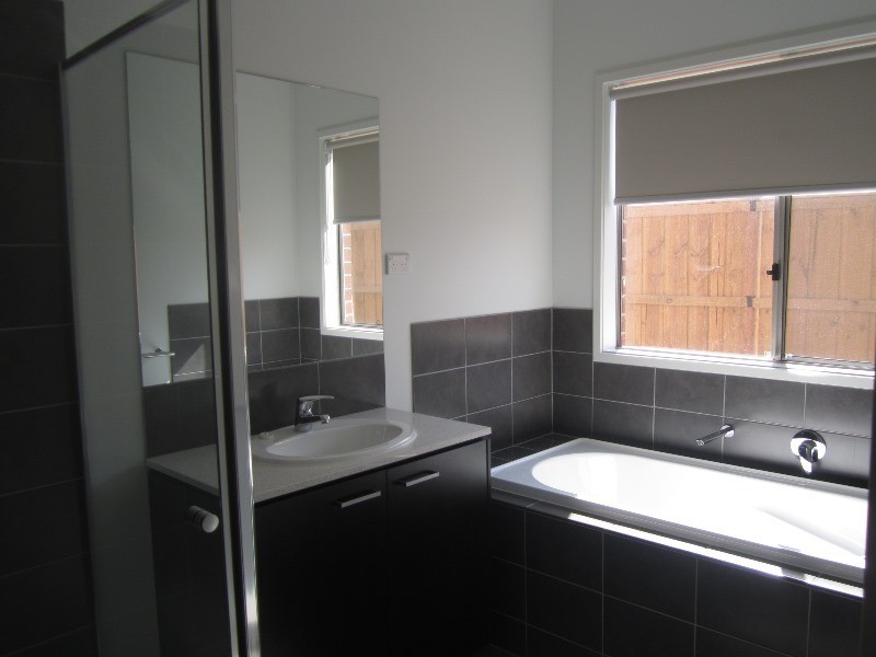 10 Barwon Street, Clyde North VIC 3978