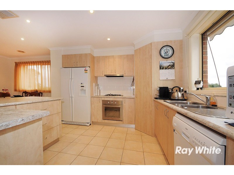 16 Yellowbox Crescent, Lyndhurst VIC 3975